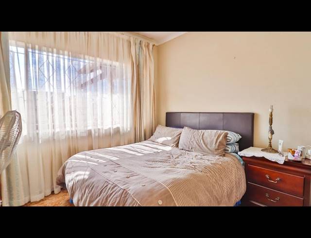 3 BEDROOM HOUSE FOR SALE IN CROYDON